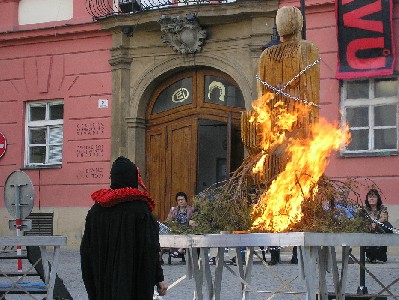 Execution on Zelný trh Brno 2004 - In honor to burned to death, with Vladimir Hauser and Pavel Fajt